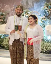 8 Potret Persahabatan Samsolese di Pernikahan Sandra Lubis, Akhirnya Ada Yang Pecah Telur - Bikin Fadil Jaidi Banjir Air Mata!