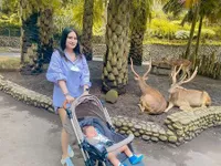 8 Potret Pesona Hot Mom Angbeen Rishi Saat Momong Sang Buah Hati, Istri Adly Fairuz Ini Semakin Glowing!