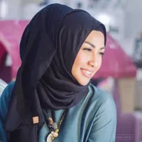 8 Potret Pesona Nisya Ahmad dalam Balutan Hijab, Dipuji Auranya Berbeda