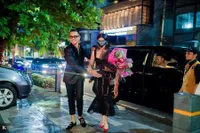 8 Potret Pesta Kejutan Ulang Tahun Ussy Sulistiawaty yang Digelar Glamour dan Meriah, Dihadiri Ayu Ting Ting hingga Edric Tjandra