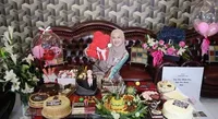 8 Potret Pesta Ulang Tahun Sederhana Cut Meyriska, Dapat Ciuman Hangat dari Roger Danuarta