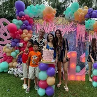 8 Potret Pesta Ultah Mikhayla Bakrie Putri Nia Ramadhani, Pindahkan Wahana Bermain Mall ke Halaman Rumah - Tetap Cantik Meski Tampil Kasual