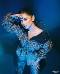 8 Potret Photoshoot Tissa Biani yang Berkonsep 'Neon Girl', Cantik Berkelas - Disebut Mirip Maia Estianty