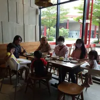 8 Potret Pinkan Mambo dan Para Buah Hatinya yang Jarang Disorot, Ada yang Sudah ABG!
