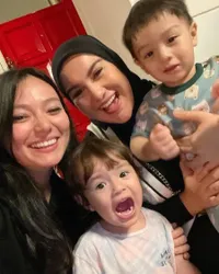 8 Potret Playdate Anak Asmirandah dan Irish Bella, Chloe Menyeka Bibir Air Saat Makan Bikin Gemas
