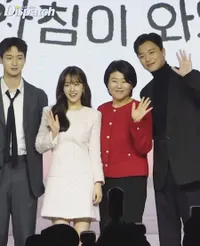 8 Potret Press Call Drama 'DAILY DOSE OF SUNSHINE', Kecantikan Park Bo Young Curi Perhatian