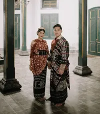 8 Potret Prewedding Terbaru Kaesang Pangarep dan Erina Gudono, Kompak Kenakan Kain Ikat NTT - Sempat juga Tampil dalam Balutan Adat Bali