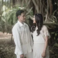 8 Potret Prewedding Terbaru Kaesang Pangarep dan Erina Gudono yang Disebut Mirip Poster Film Horor, Kompak Pakai Outfit Putih di Bawah Pohon Beringin