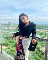 8 Potret Prilly Latuconsina Bersiap untuk Buka Puasa, Masak dengan Perasaan sebab Tak Bisa Cicipi - Semua Menu Dihabiskan Asistennya