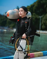 8 Potret Prilly Latuconsina Ikut Pelatihan Rescue Diver, Lakukan CPR - Napas Buatan