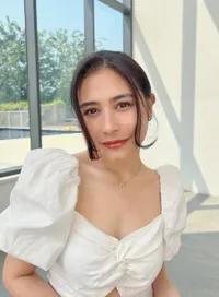 8 Potret Prilly Latuconsina Kunjungi Teman-teman Tuli, Bikin Netizen Kagum Karena Bisa Bahasa Isyarat