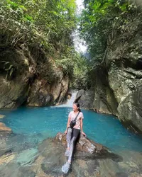8 Potret Prilly Latuconsina Main Basah-Basahan di Curug, Langsung Meeting Setelah Trekking - Bahagia Saat Makan Mi Instan