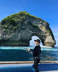 8 Potret Prilly Latuconsina Mancing di Nusa Penida, Pamer Teknik Popping Keren - Strike Ikan GT Jumbo