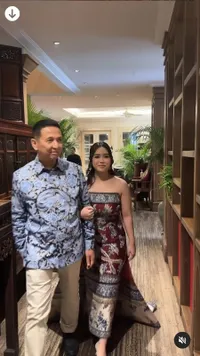 Berlangsung Cair, 8 Potret Prosesi Lamaran Putri Elma Theana yang Digelar dengan Adat Tionghoa, Calon Menantu Sudah Mualaf 