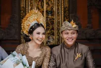 8 Potret Putri Delina di Acara Mepamit Mahalini, Setia Dampingi Rizky Febian Sepanjang Prosesi - Tampil Cantik Berkebaya Bali