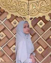 8 Potret Putri Isnari Kembali Jalani Ibadah Umrah, Tampil Menawan Pakai Cadar