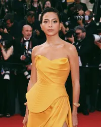  8 Potret Putri Marino Kenakan Gaun Kuning di Festival Film Cannes 2023, Cantik dan Memesona Tampil Elegan - Pamer Kulit Eksotis Indonesia Banget