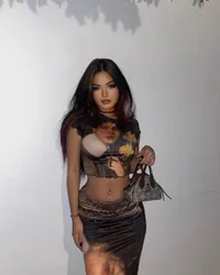 8 Potret Queennara Latiza Putri Liza Natalia yang Makin Hot di Usia 17 Tahun, Nyentrik Pamer Tindik di HIdung Dan Pusar