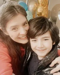 8 Potret Quenzino Anak Pertama Carissa Putri yang Kini Beranjak ABG, Makin Tampan dan Bule Banget