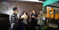 8 Potret Raffi Ahmad Borong Jajanan Terenak Se-Bandung, Nagita Paling Antusias Icip-icip