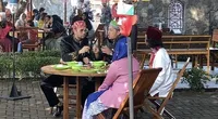 8 Potret Raffi Ahmad dan Irfan Hakim Cobain Jengkol di Warung Makan Betawi Milik Mandra, Putri Cantik Jadi Sorotan