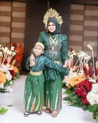 8 Potret Raja Alwi, Adik Ipar Putri Isnari yang Curi Perhatian - Penampilannya bak Putra Mahkota Kerajaan