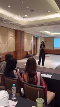8 Potret Raline Shah Jadi Pengisi Kelas Booth Camp Miss Universe 2025, Ada Interaksi Seru dengan Kirana Larasati
