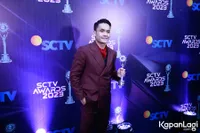 8 Potret Randy Pangalila Bintang Sinetron 'TAKDIR CINTA YANG KUPILIH' Sabet Penghargaan di SCTV Awards 2023, Jadi Aktor Utama Paling Ngetop 