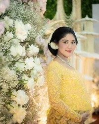 8 Potret Rangkaian Tingkeban Erina Gudono yang Berlangsung Penuh Makna Filosofi Jawa, Cantik Kenakan Kebaya Kuning - Ramai Diduga Bayinya Perempuan