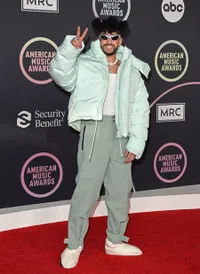 Lagi Mesra-Mesranya! 8 Potret Rapper Bad Bunny, Pacar Baru Kendall Jenner