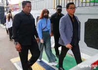 8 Potret Rebecca Klopper Hadiri Sidang Penyebar Video Syur, Fadly Faisal Setia Dampingi