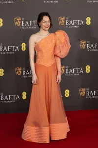 8 Potret Red Carpet BAFTA 2024 Dihadiri Bintang Papan Atas Hollywood, Pangeran William Hadir Tanpa Kate Middleton
