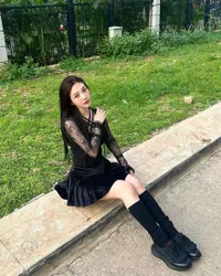 8 Potret Red Velvet Jalan-jalan Random di Jakarta, Kena Terpaan Angin Jaksel Jadi Bikin Makin Melokal!