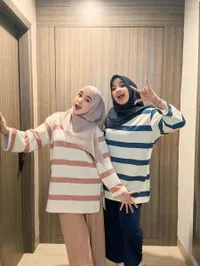 8 Potret Ria Ricis Bareng Niken Salindry Pakai Hijab bak Kembar Meski Beda 13 Tahun