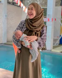 8 Potret Ria Ricis Momong Baby Moana, Sempat Dihujat Sampai Merasa Tak Pantas Jadi Ibu - Ngaku Sudah Lakukan yang Terbaik