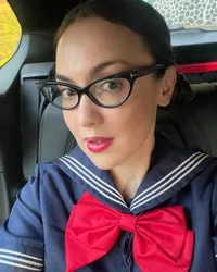8 Potret Rianti Cartwright dan Keluarga Rayakan Hallowen, Pakai Kostum Seragam Sekolah Jepang