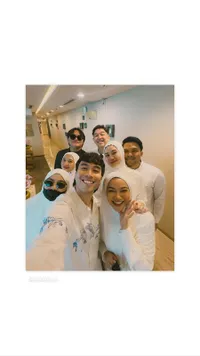 8 Potret Rizky Febian, Vidi Aldiano dan Aaliyah Massaid Bersama Pasangan Masing-Masing Pergi Umrah, Mahalini Cantik Berhijab