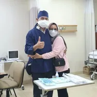 8 Potret Romantis Nini Carlina Dengan Suami, Selalu Lengket Bersama Membuat Iri Para Jomblo