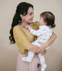 8 Potret Rossa Momong Anak Seleb, Mulai dari Rayyanza hingga Baby Leslar - Didoakan Punya Momongan Lagi