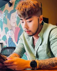 8 Potret Roy Kiyoshi yang Wajahnya Disebut Makin Aneh Hingga Seram Usai Oplas, Disebut Seperti Pakai Topeng - Mirip Kelapa Sawit