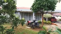 8 Potret Rumah Masa Kecil Dude Harlino yang Berada di Kampung, Bernuansa 90-an dan Dekat Banget Empang