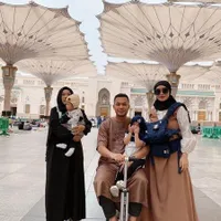 8 Potret Rumah Tangga Zaskia Gotik yang Kian Harmonis dan Hangat, Sempat Diterpa Isu Suaminya Pernah Nikah dan Punya Anak