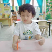 8 Potret Saka Anak Ussy Sulistiawaty yang Warisi Keahlian Ayahnya, Mudah Akrab dengan Ibu-Ibu - Sempat Dicuekin