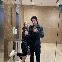 8 Potret Sandrinna Michelle dan Junior Roberts Rayakan Anniversary Pertama, Gaya Hot Kala Pacaran Sempat Disorot