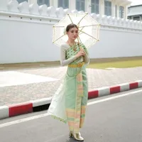 8 Potret Sarwendah Pakai Baju Tradisional Thailand, Tampil Melokal - Dipuji Semakin Cantik