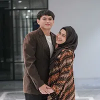 8 Potret Seleb yang Dulu Sempat Menjadi Janda dan Kini Menikah dengan 'Brondong': Awet Muda dan Malah Jadi Seumuran dengan Suaminya