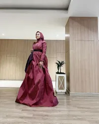 8 Potret Selfi LIDA yang Pancarkan Aura Ibu-Ibu Pejabat, Tampil Elegan Dalam Deretan Busana Mewah 