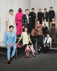 8 Potret Seluruh Pemain SQUID GAME dari Season 1 hingga 3 Kumpul Bareng, Reuni Sekaligus Sapa Penggemar