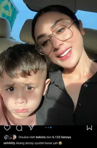 8 Potret Selvi Kitty Bareng Anak Tunggalnya yang Makin Besar, Caption Instagram-nya Bikin Netizen Gagal Paham
