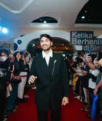 8 Potret Senyuman Refal Hady yang Bikin Meleleh, Dulu Sempat Nggak PD Senyum - Pernah Kecelakaan Motor yang Bikin Giginya Rusak